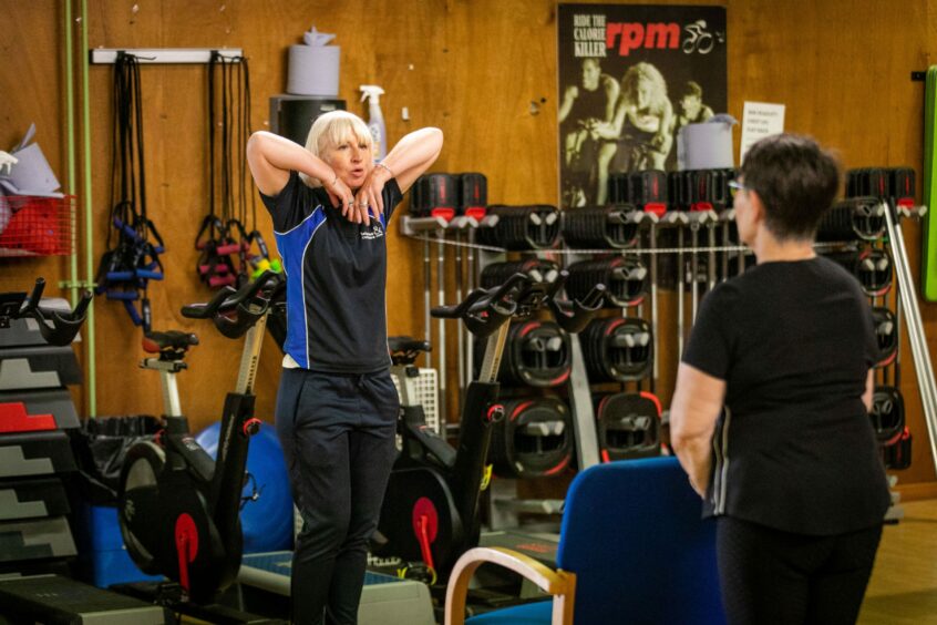 Fitness instructor Margaret Glancey takes Dundee Stroke Exercise Club members through some exercises. Image: Steve Brown/DC Thomson.