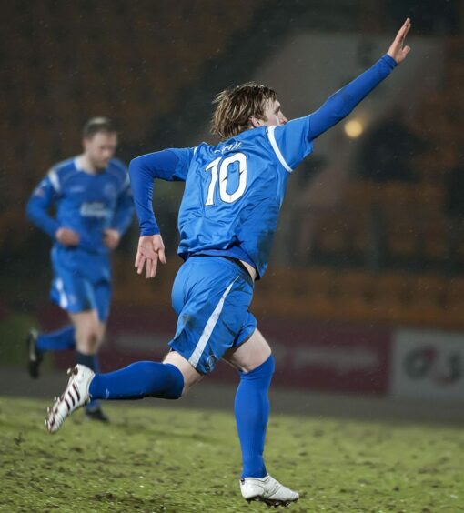 Liam Craig celebrates a goal in 2011. 