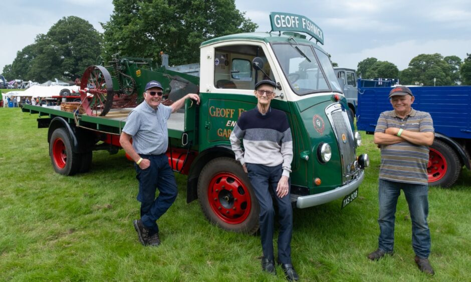 Morris Commercial lorry restoration at Glamis Extravaganza