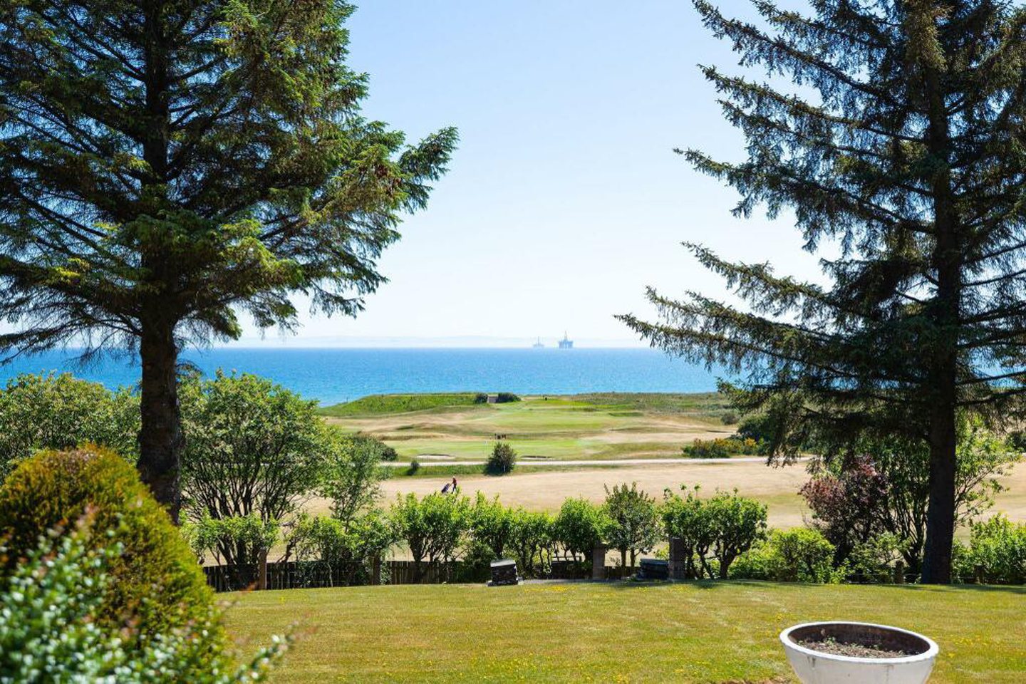 £1.3m Lundin Links mansion has private entrance to golf course