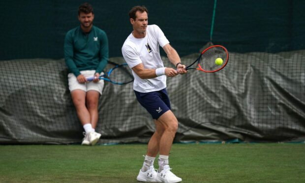 Jonny O'Mara coaching Andy Murray at Wimbledon. Image: Alamy