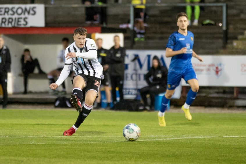 Taylor Sutherland shoots for goal as he scores in the 3-0 win for Dunfermline against Albion Rovers in the Viaplay Cup in July. Image: Craig Brown / DAFC.