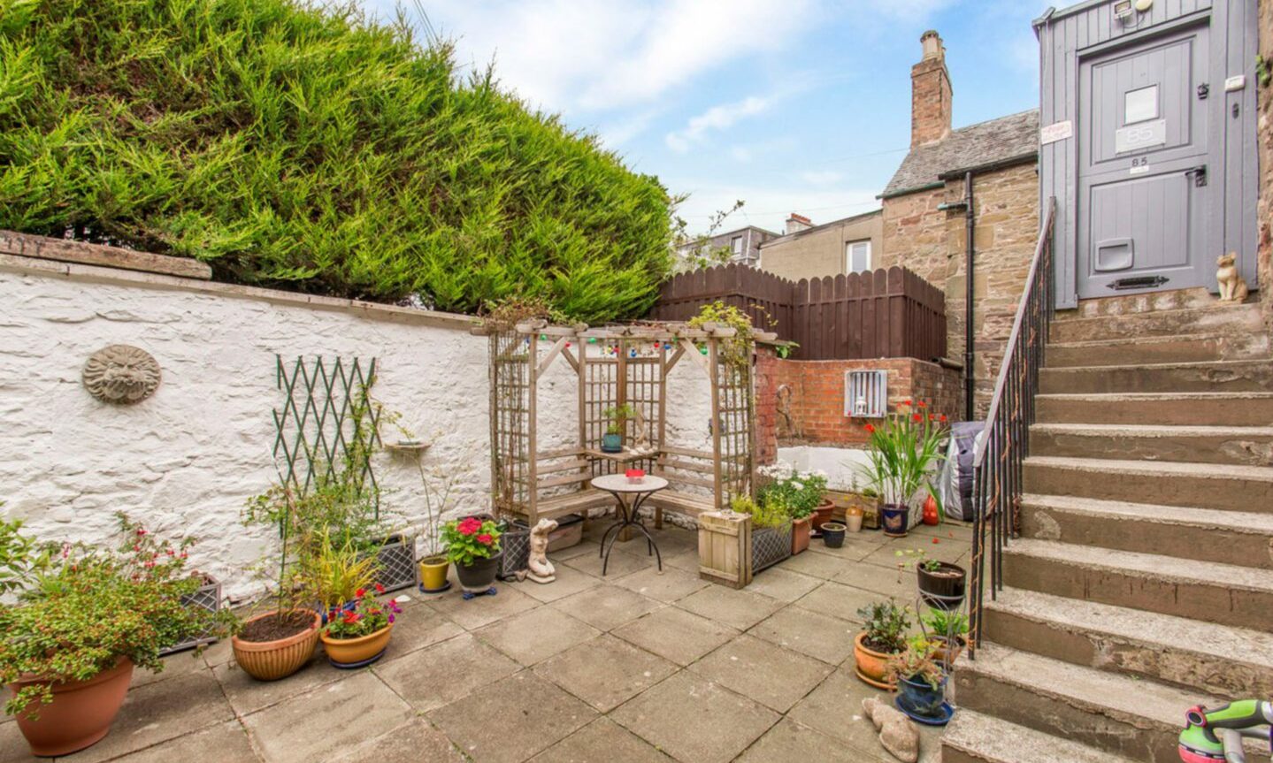 Beachfront Broughty Ferry flat with Tay views up for sale