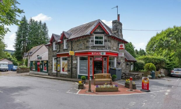 The front of Strathtay Post Office and shop.