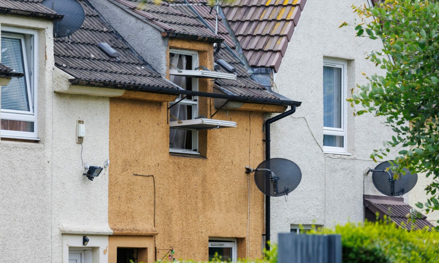 Group in court over Rosyth house fires and drugs charges