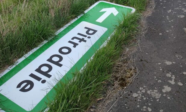 A sign on the floor around 200m before the A90 junction, Longforgan.