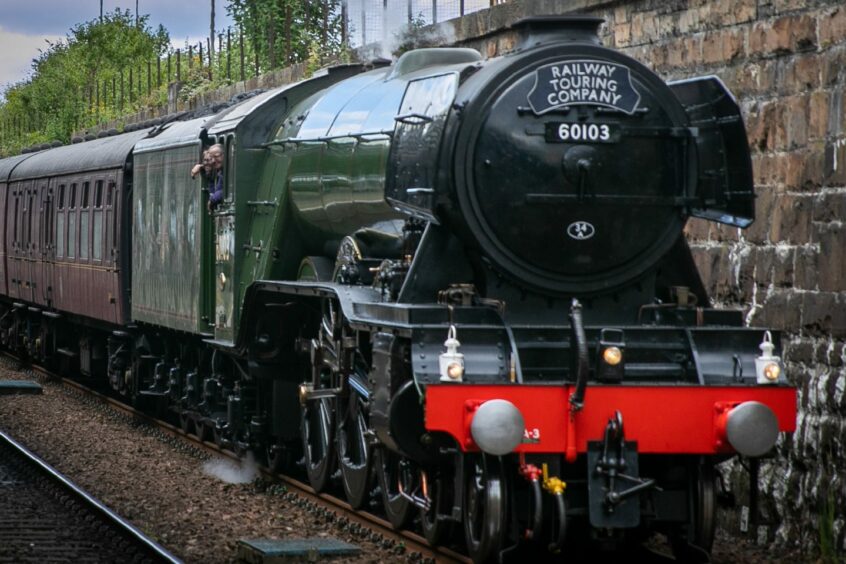 The Flying Scotsman arrives in Dundee. Image: Steve Brown/DC Thomson