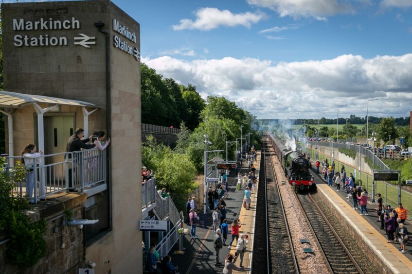 The Flying Scotsman as it passes through Markinch. Image: Steve Brown/DC Thomson.