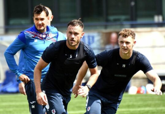 Jack Hamilton trains with Keith Watson under the watch of manager Ian Murray. Image: Raith Rovers.