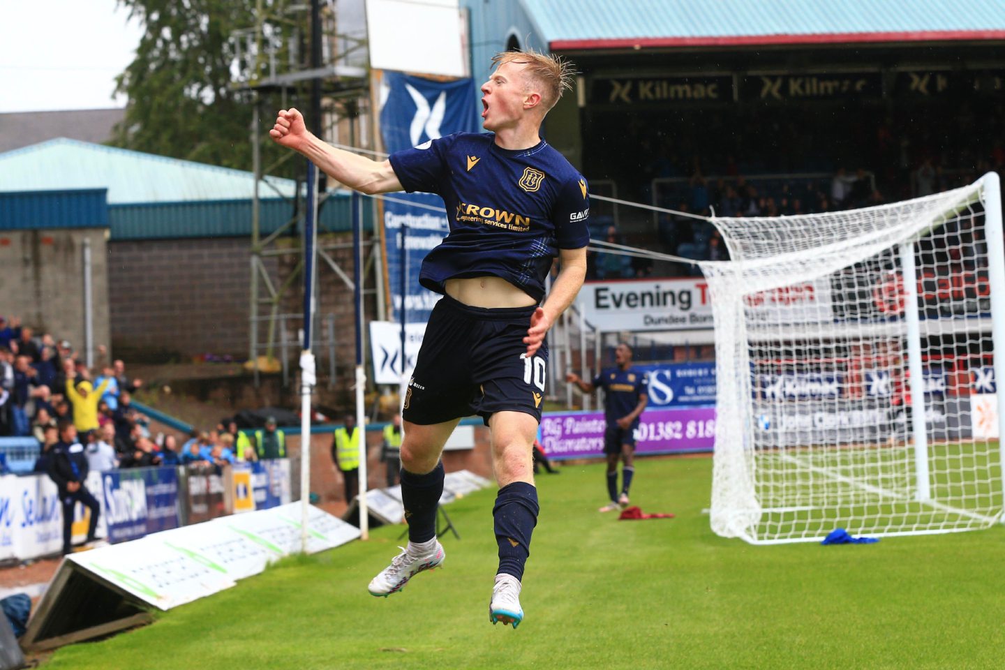 Lyall Cameron celebrates making it 1-1. Image: David Young/Shutterstock