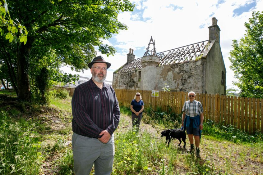 Councillor Jonny Tepp with Wormit residents David Cowley and Wendy Irons, who are concerned about the condition of Wormit House.