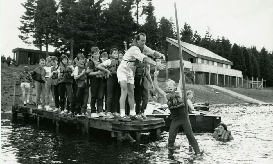 Youngsters in August 1987 queuing up to have a go at 'pole vaulting' under the watchful eye of warden Dave Johnston.