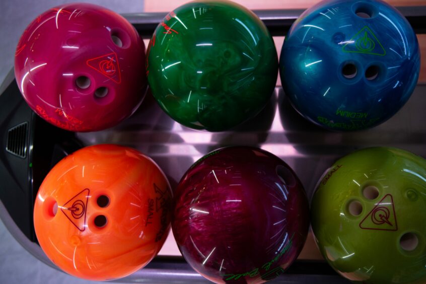 Bowling balls, Tenpin Dundee