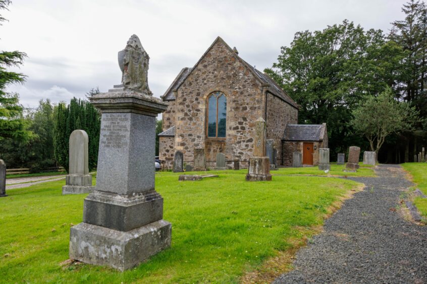 Blairingone church and graveyard.