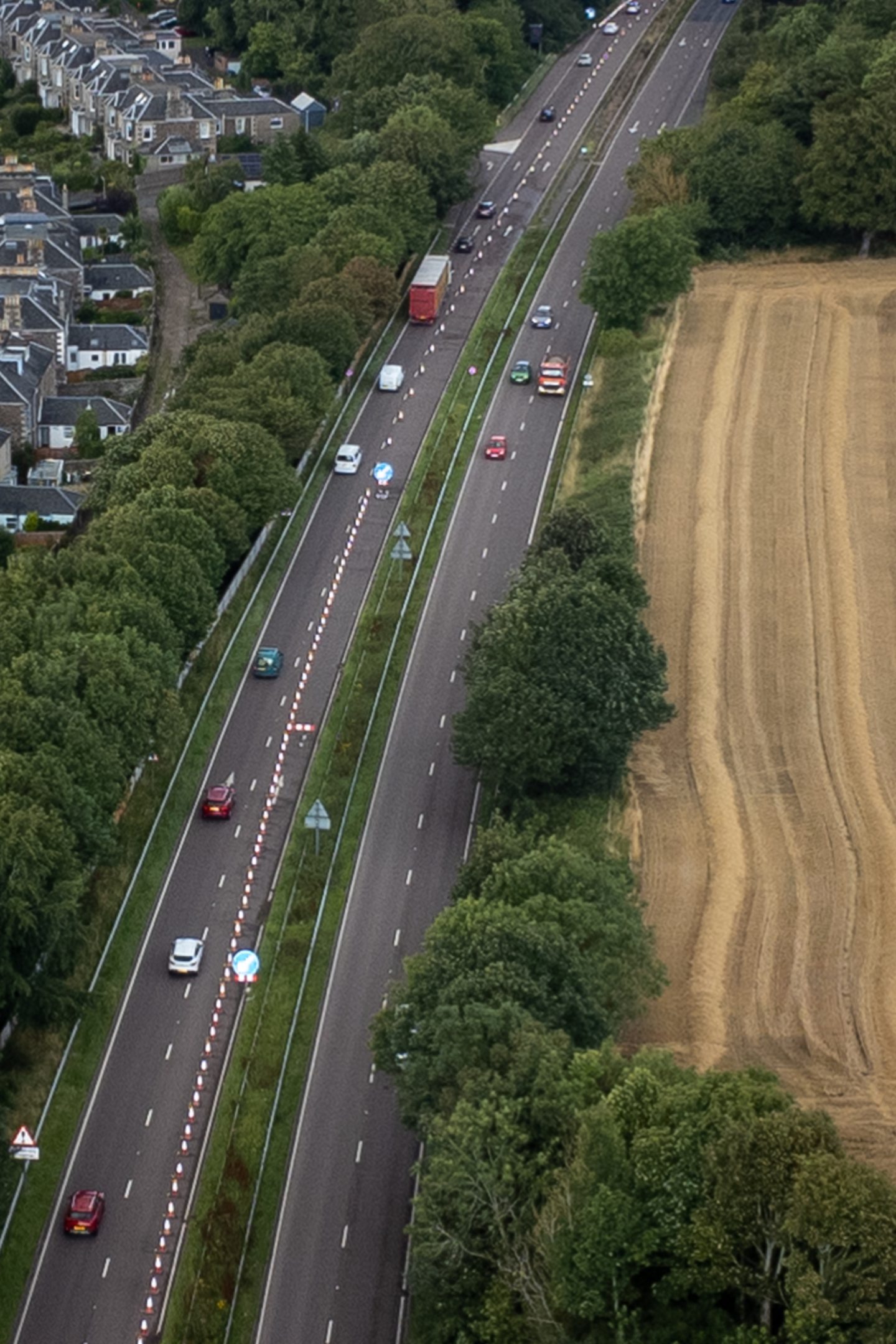 Traffic merging on the A92 approach to Forgan Roundabout