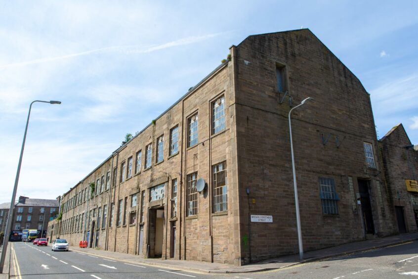 Courier News - Dundee - Reporter Unknown - Eagle Mill Building - Dundee - Picture Shows: At risk building, Eagle Mill on Victoria Road, Dundee - Thursday 17th May 2018