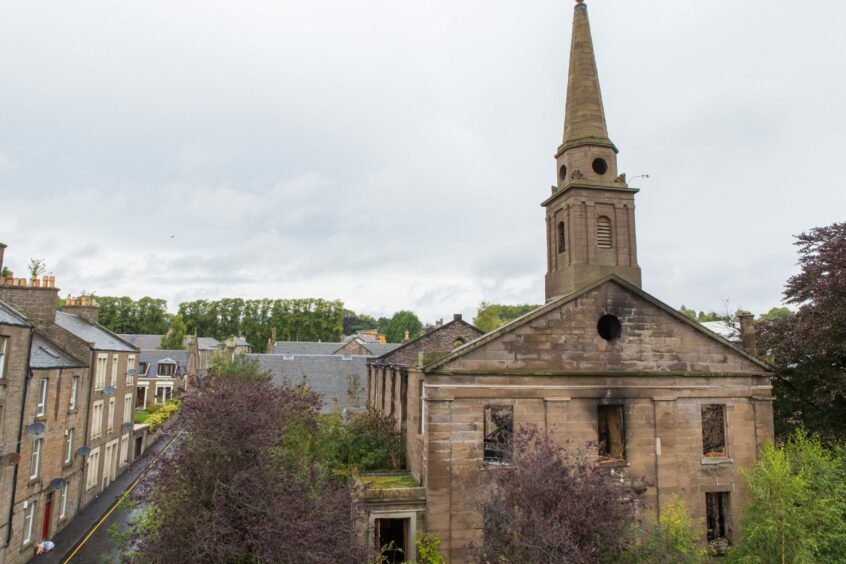 Permission has been granted for the demolition of the old Lochee Parish Church in Dundee