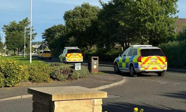 Police in Cowdenebeath. Image: Fife Jammer Locations/FJL Services