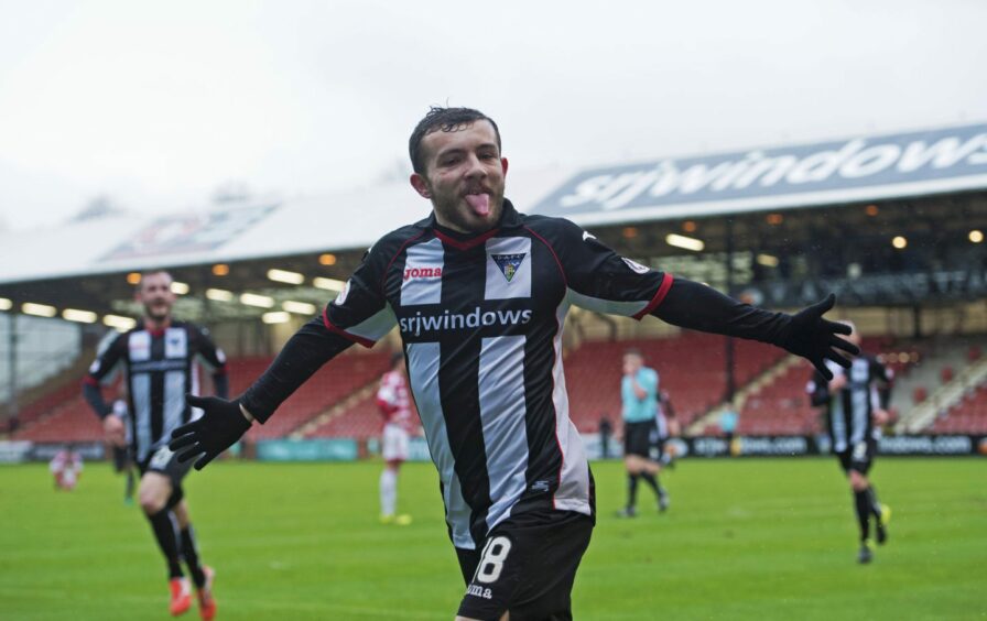 Paul McMullan during his Dunfermline Athletic loan spell. Image: SNS.