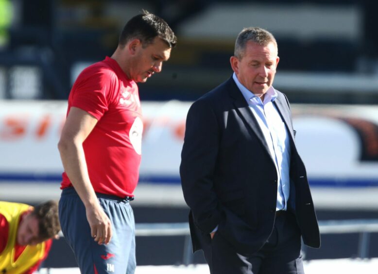 Raith Rovers manager Ian Murray and his Inverness counterpart Billy Dodds. Image: SNS.