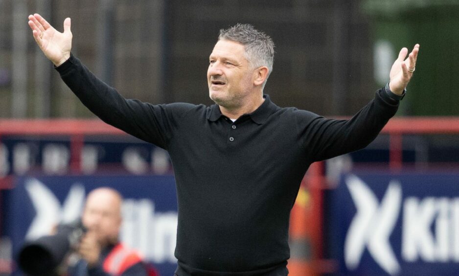 Dundee boss Tony Docherty on the touchline on Saturday. Image: SNS