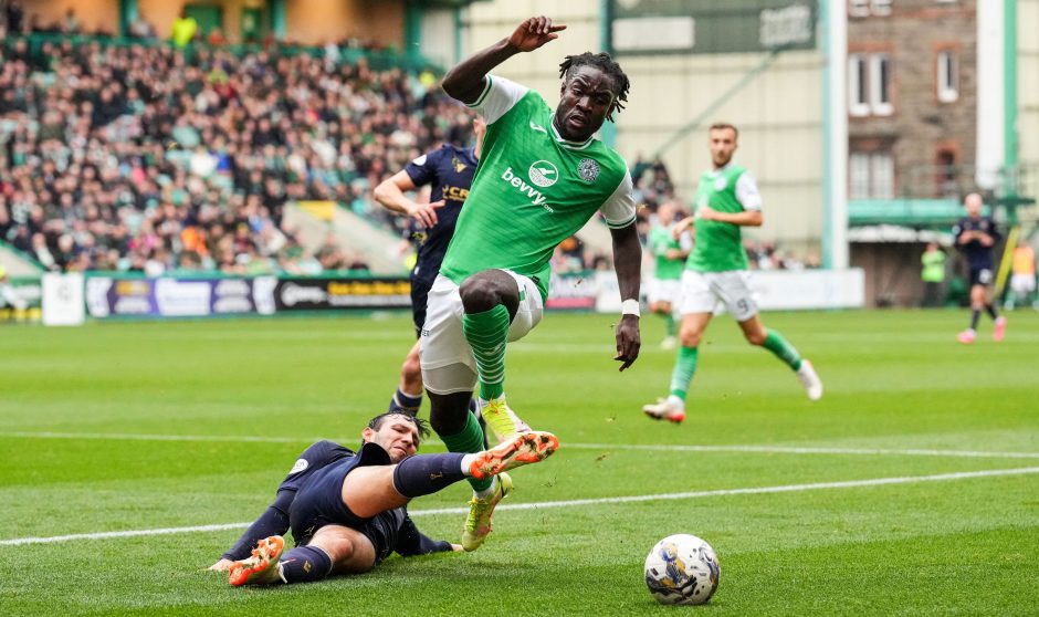 Dundee defender Antonio Portales slides in and fouls Elie Youan of Hibs. Image: SNS