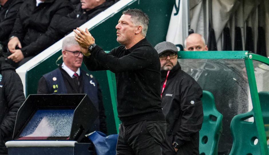 Tony Docherty in the dugout at Easter Road as Dundee FC drew with Hibs. Image: SNS