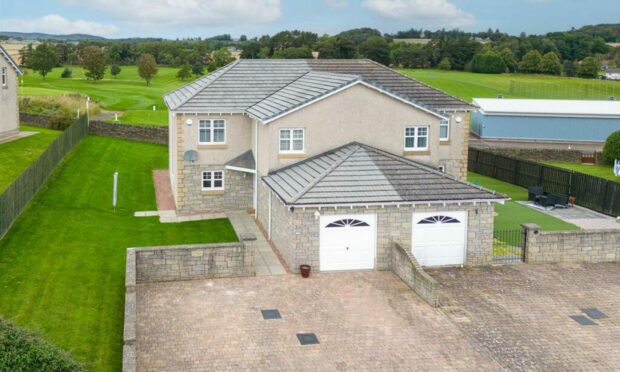 Dundee house overlooking Ballumbie Golf Course.