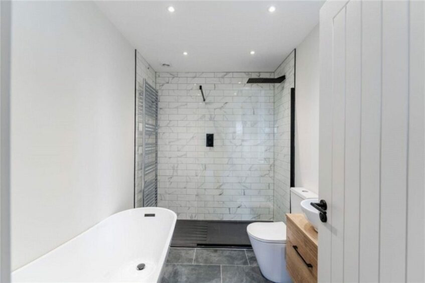 Bathroom fitted to a high standard. 
