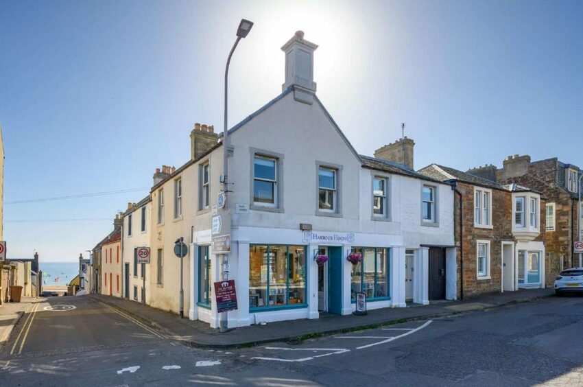 Fife costal flat has a rooftop deck with views across the forth 