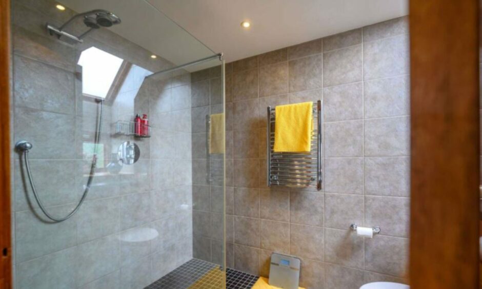 En-suite bathroom at Belvedere House in Glenfarg.