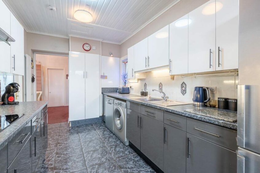 Kitchen comes with hob, oven and extractor fan