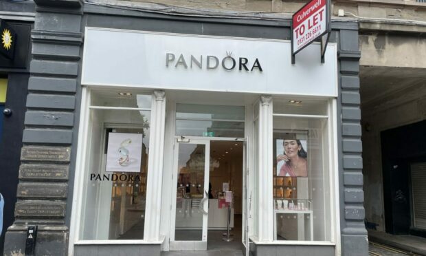 Pandora in Dundee High Street now has a 'to let' sign. Image: Rob McLaren/DC Thomson