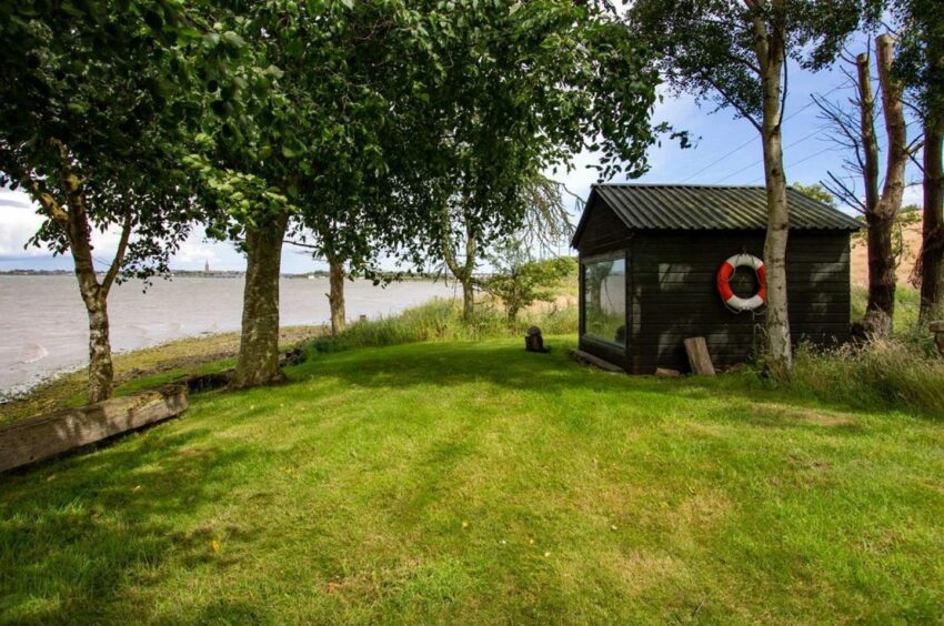Private bird hide at angus property 