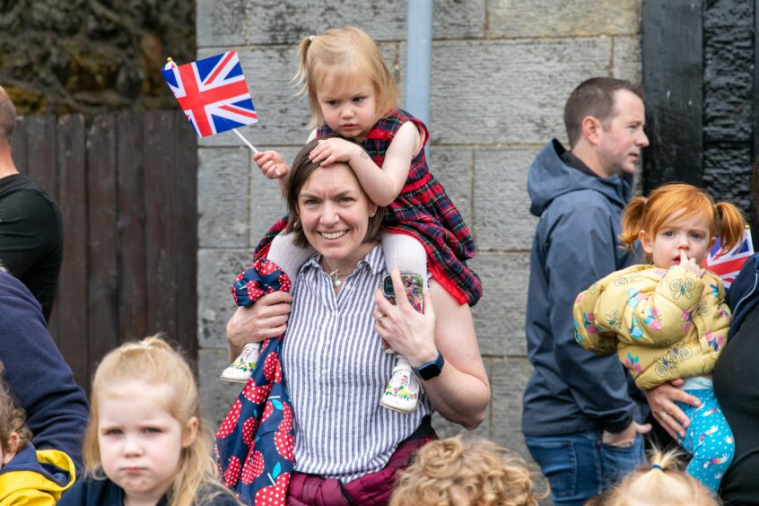 Toddler on mother's shoulders in the crowd at Kinross.