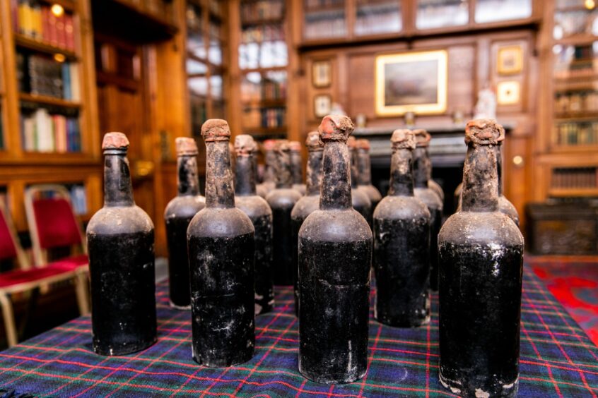 A table of 24 bottles with whisky from 1833.