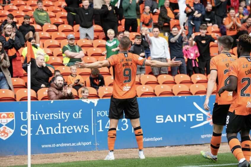 Louis Moult celebrates his fifth Dundee United goal of the season