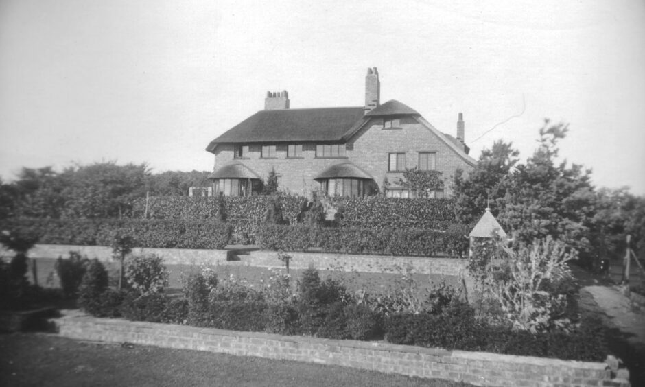 Sandford House in the early 1900s before the fire.