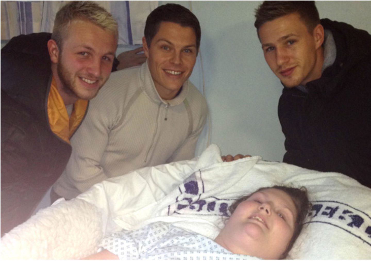 Heather Hird with Dundee United players who had visited her in hospital in 2016.