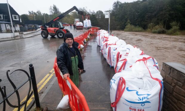 Fred Murray with the sandbags. Image:  Paul Reid