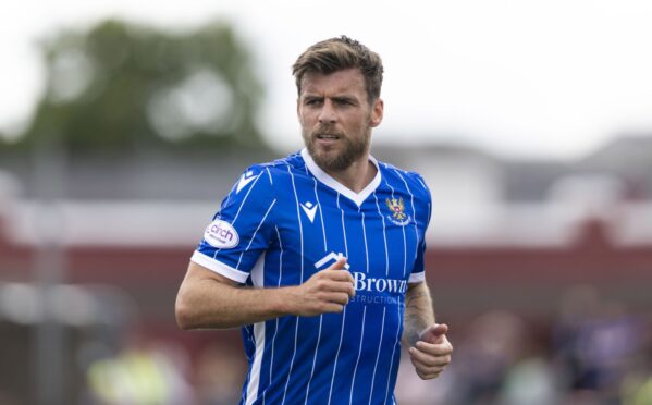 Graham Carey has signed a new deal with St Johnstone.
