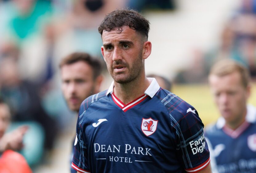 On-loan Dundee midfielder Shaun Byrne in action for Raith Rovers. Image: SNS.