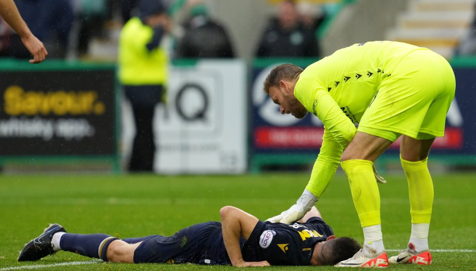 Trevor Carson and Cammy Kerr recover after denying a Hibs attack once more for Dundee FC. Image: SNS
