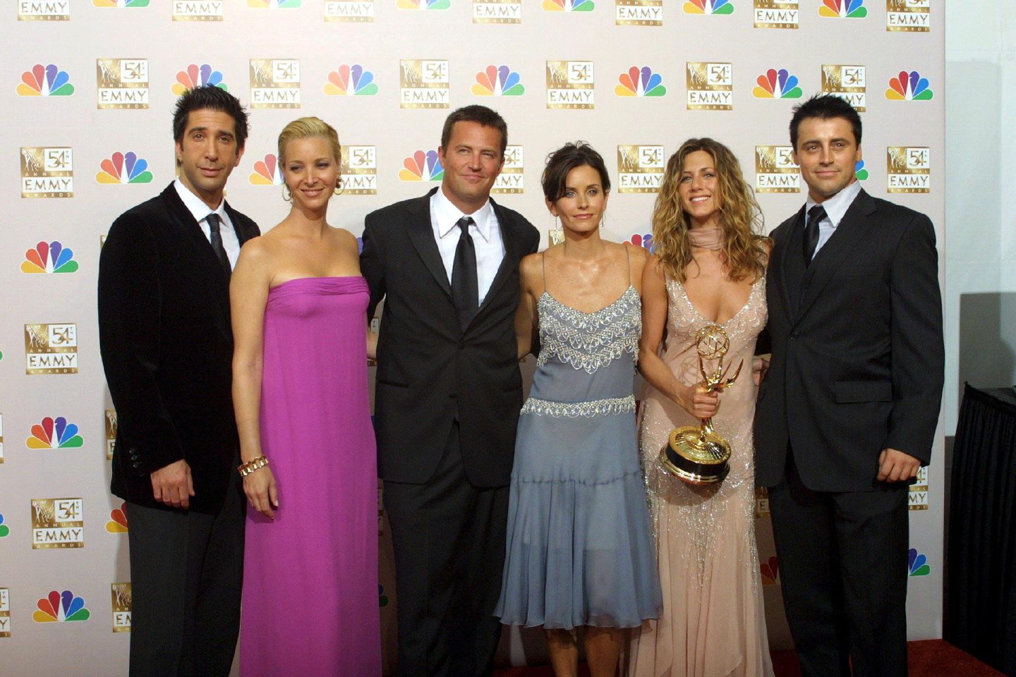 The cast of Friends - David Schwimmer, Lisa Kudrow, Matthew Perry, Courtney Cox, Jennifer Aniston and Matt Le Blanc - at the 2002 Emmys.