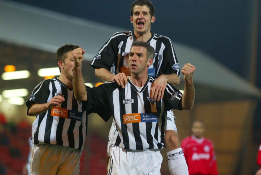 Stevie Crawford and Craig Brewster, pictured celebrating a Pars goal, were a formidable partnership at Dunfermline. Image: SNS.