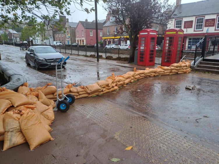 Alyth flood sandbag defences