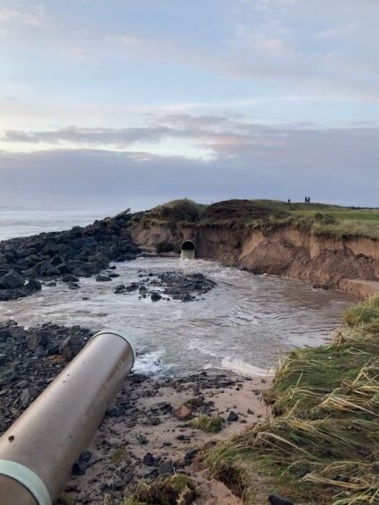 Breoken swere pipe at Barry links