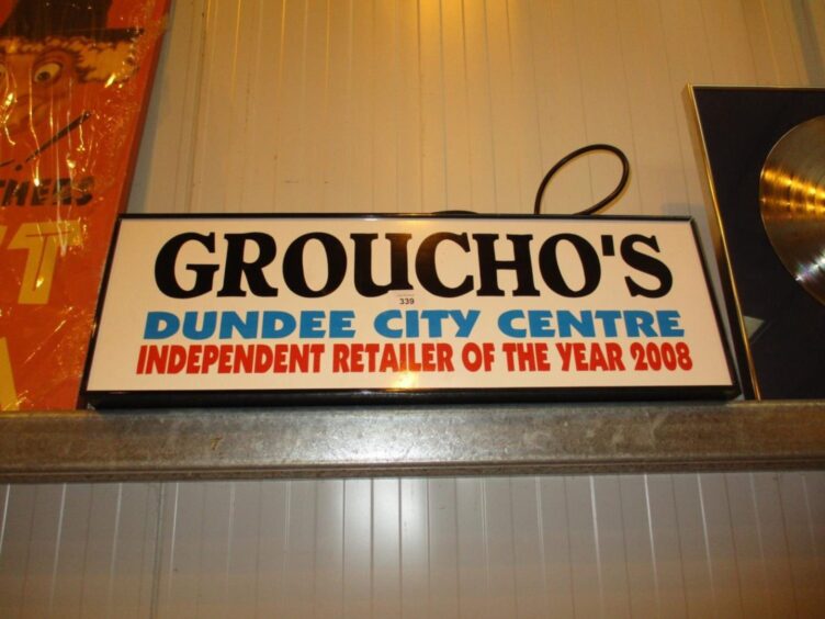 Grouchos Dundee sign 