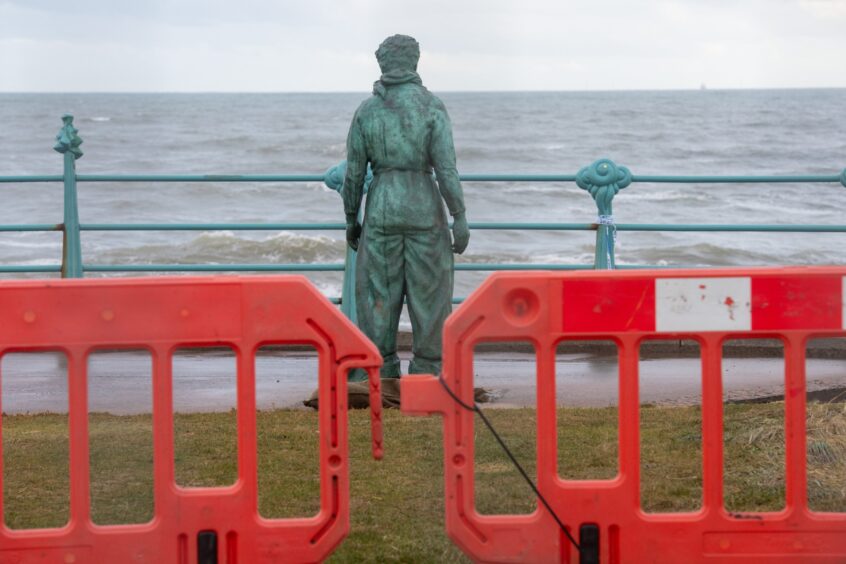 Minesweeper statue at Montrose seafront.