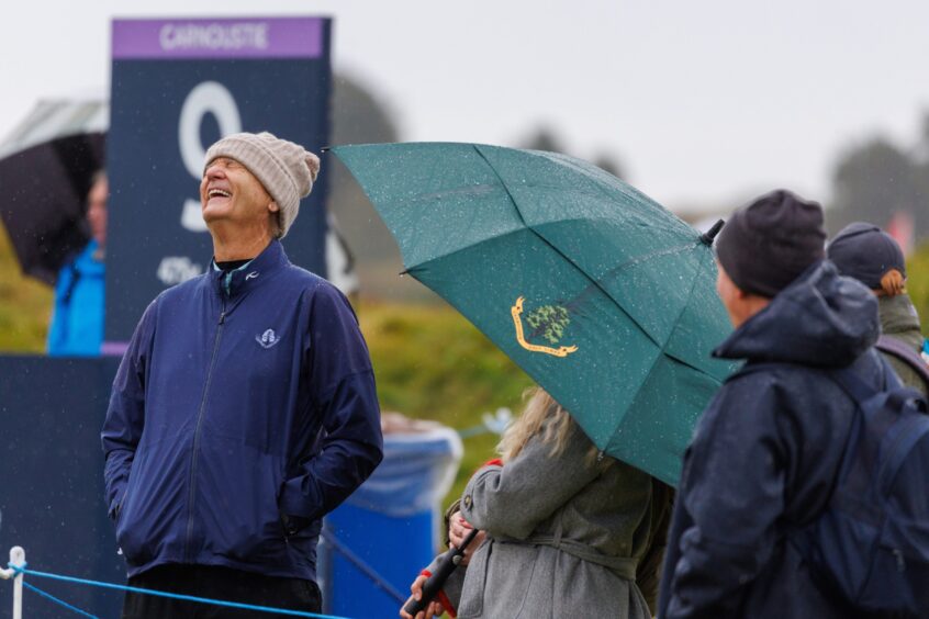 Dunhill Cup celebrities Bill Murray jokes around with spectators.